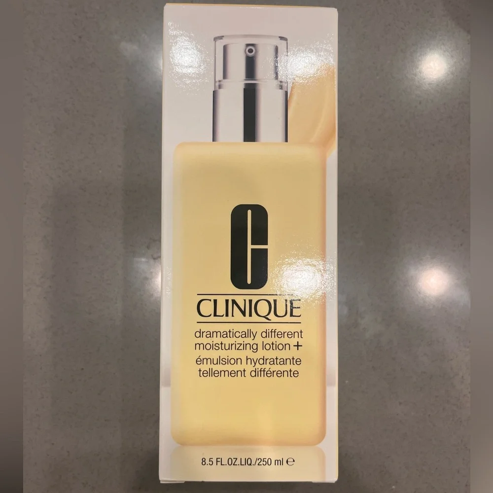 8.5oz Clinique Dramatically Different Moisturizing Lotion - Picture 2 of 3